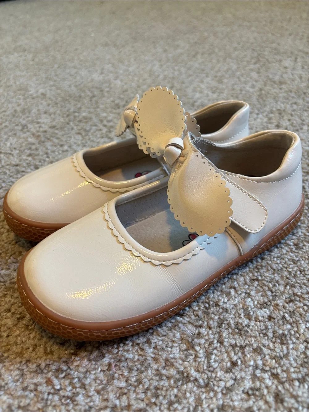 Livie & Luca Cream Bow Dress Shoes Size 13 Classic timeless minimalist